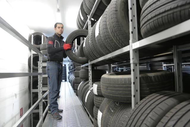 Gestion du stock de pièces détachées dans un garage automobile